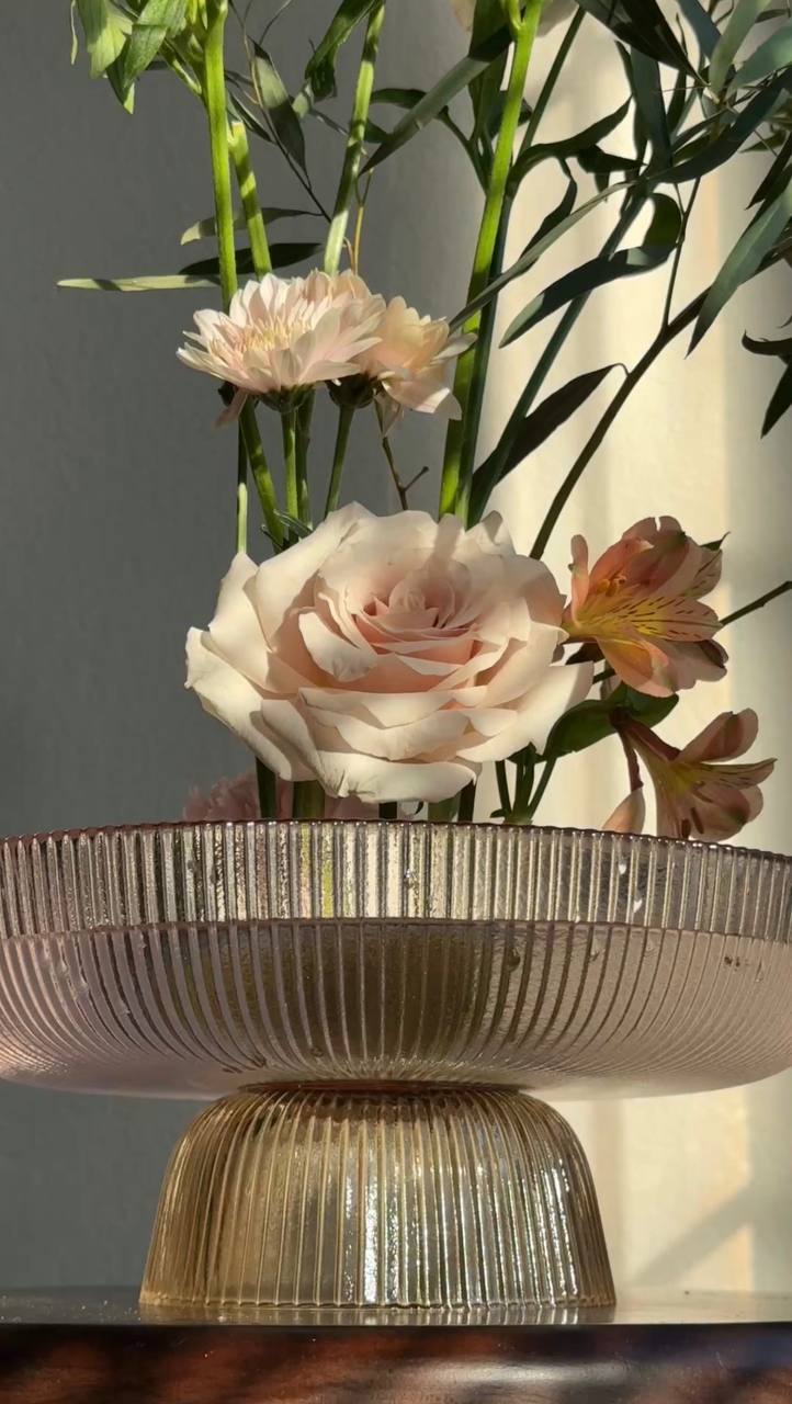 Soft blush rose detail in coupe bowl